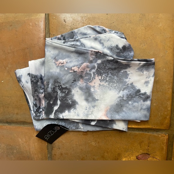 NWT Onzie marble leggings - Picture 2 of 3